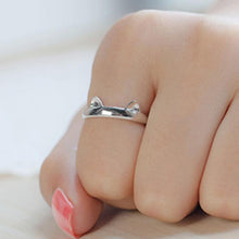 Finger Hugging Cat Ring